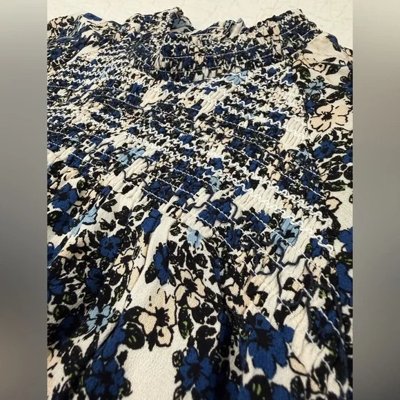 Free People Women’s Blue and White Floral Blouse Size S - Picture 7 of 11